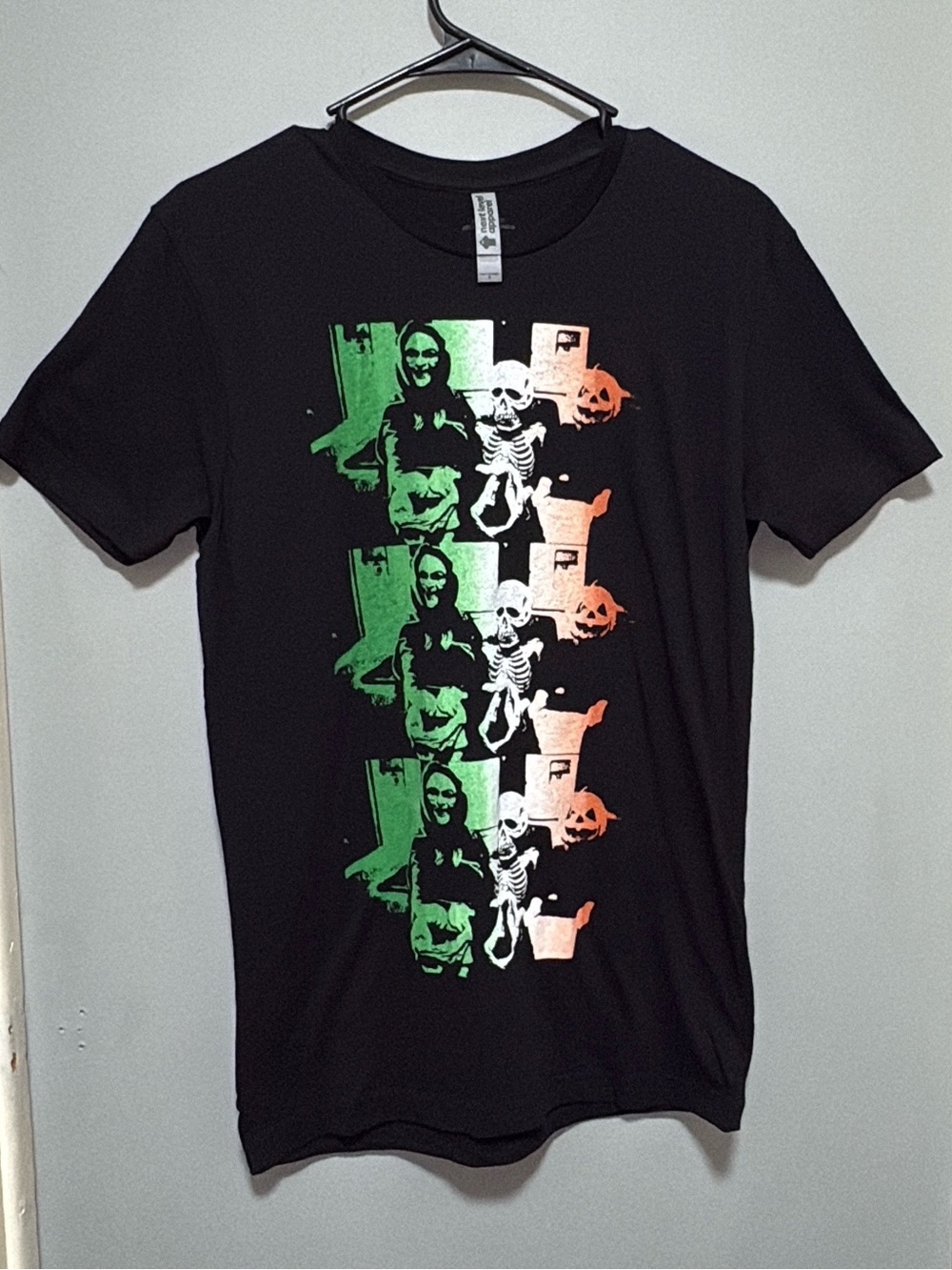 Discount Cemetery Santa Mira Three Color Fade Graphic T-Shirt Size Small Black